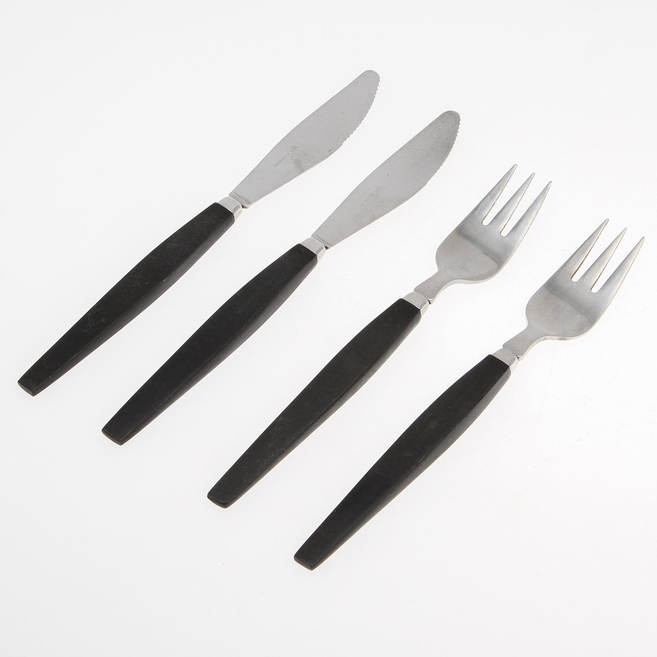 BESTICK, 24 st, bakelit, 1900-talets andra hälft.