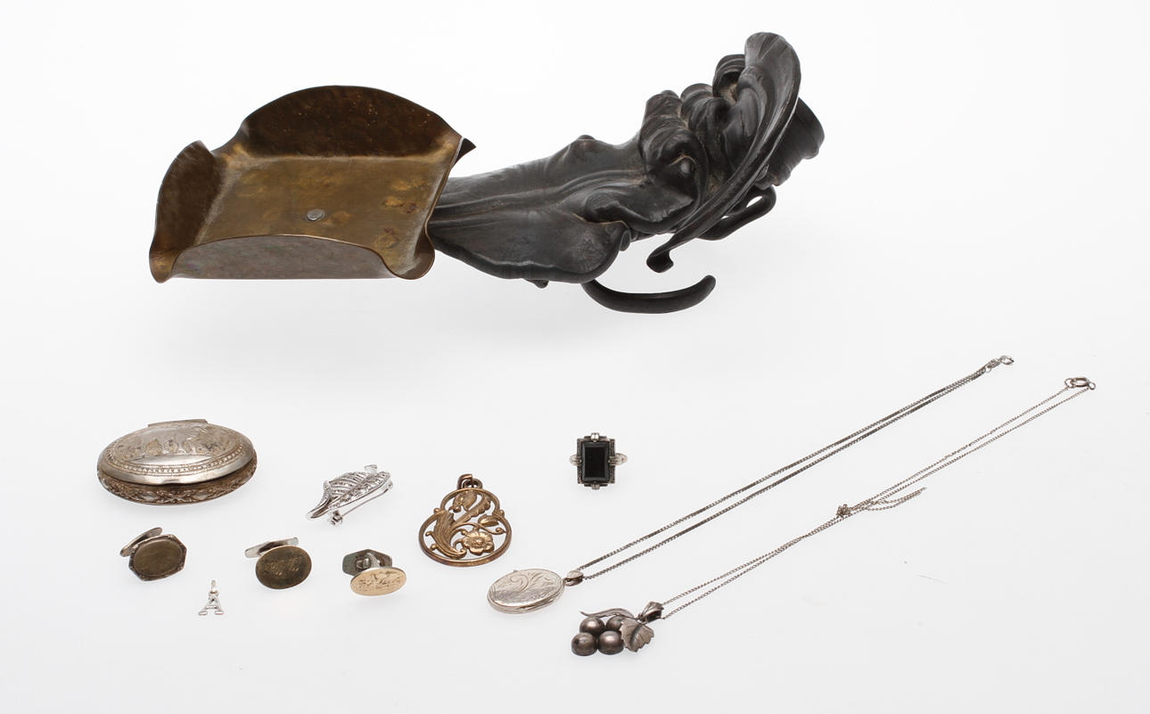 SMYCKEN, DOSA samt METALLFÖREMÅL.