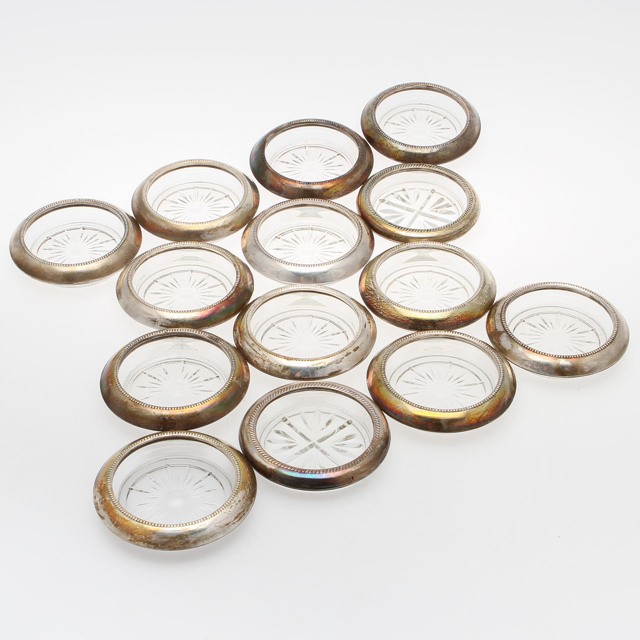 COASTERS, 14 st, glas samt sterling, 1900-tal.