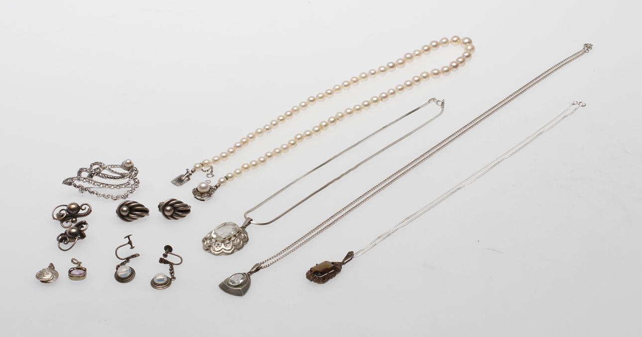 SMYCKEN, silver, pärlor, bl.a. Theresia Hvorslev, MEMA.