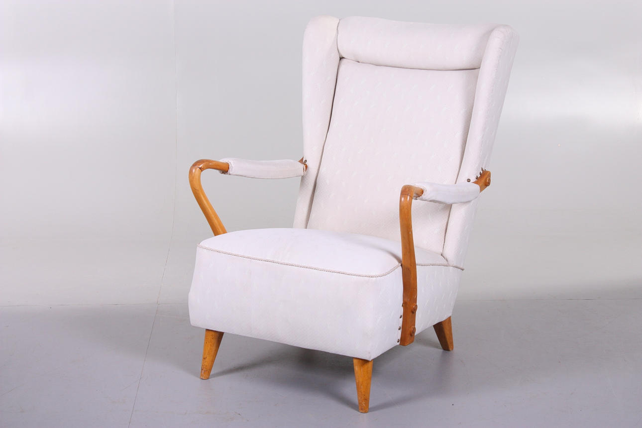 ÖRONLAPPSFÅTÖLJ, 1950-tal.