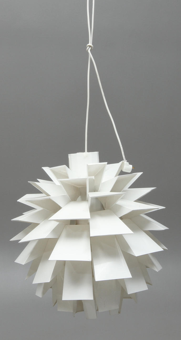 TAKLAMPA, vit plast, 1900-talets andra hälft.