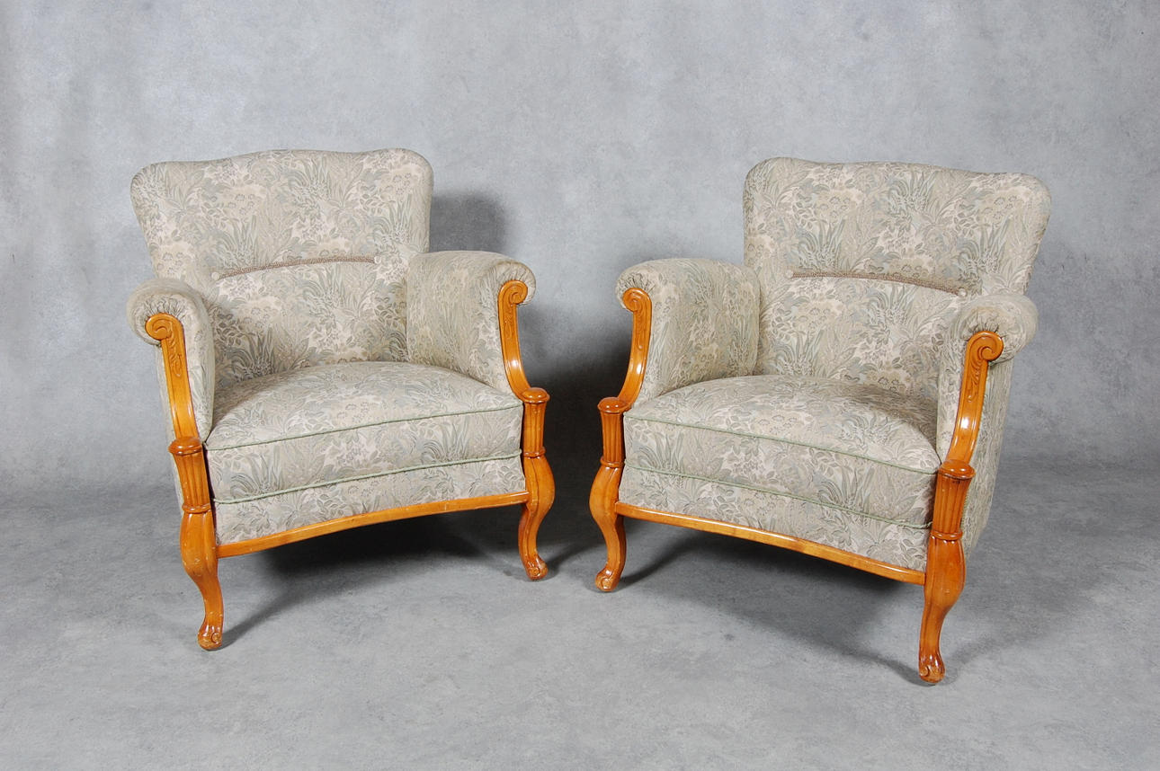 FÅTÖLJER, 1 par, 1940-tal, klädda i lindblomsgrön kretong.