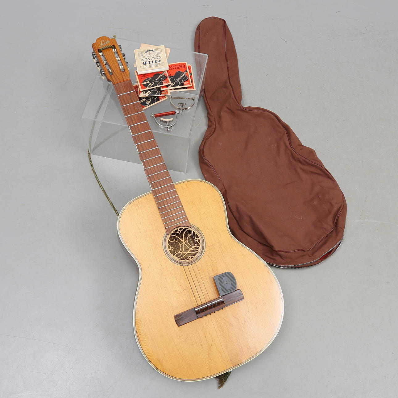 GUITAR, Levin, marked 22 312513.