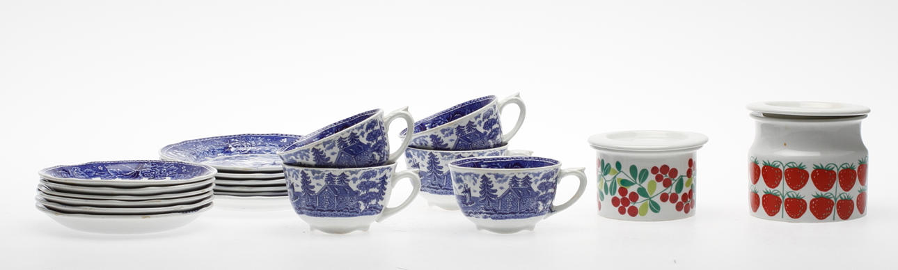 SYLTBURKAR samt KAFFEGODS, 19 delar, porslin, Arabia.