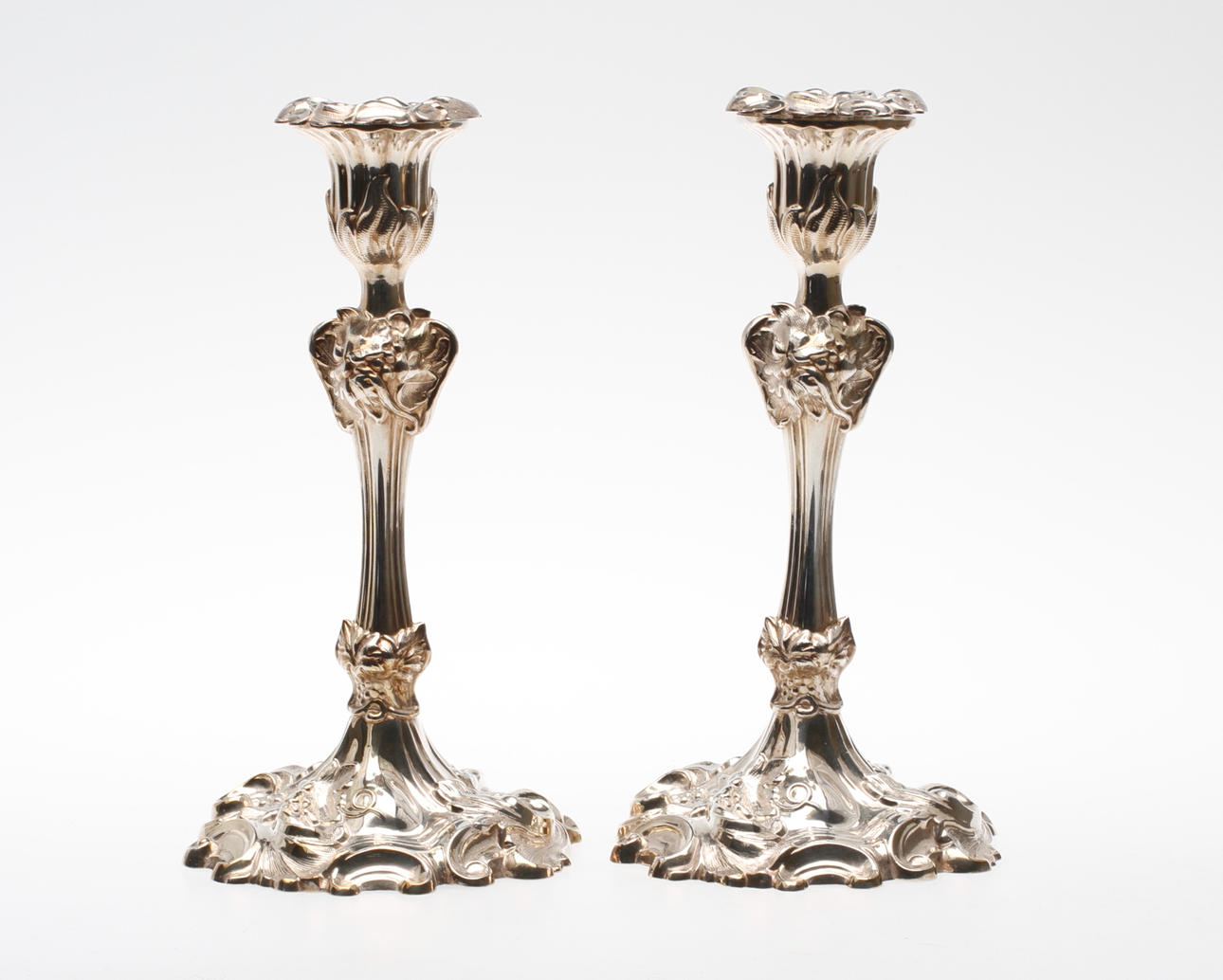 LJUSSTAKAR, ett par, nysilver, AG Dufva, nyrokoko, 1800-talets andra hälft.