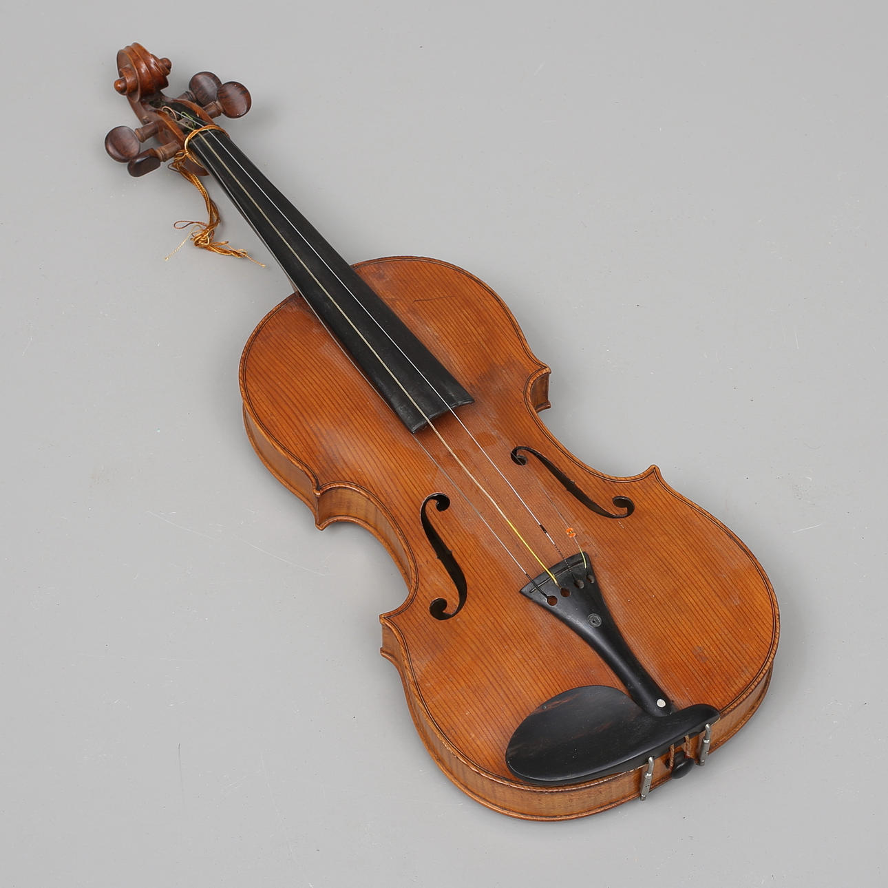 VIOLIN.