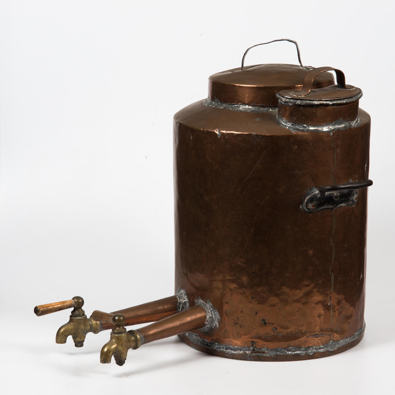 LIQUID CONTAINER WITH FAUCETS, copper, 19th century.