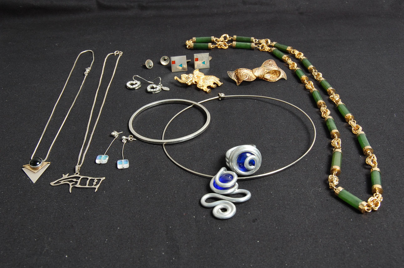 BIJOUTERIER, 16 delar , silver mm.