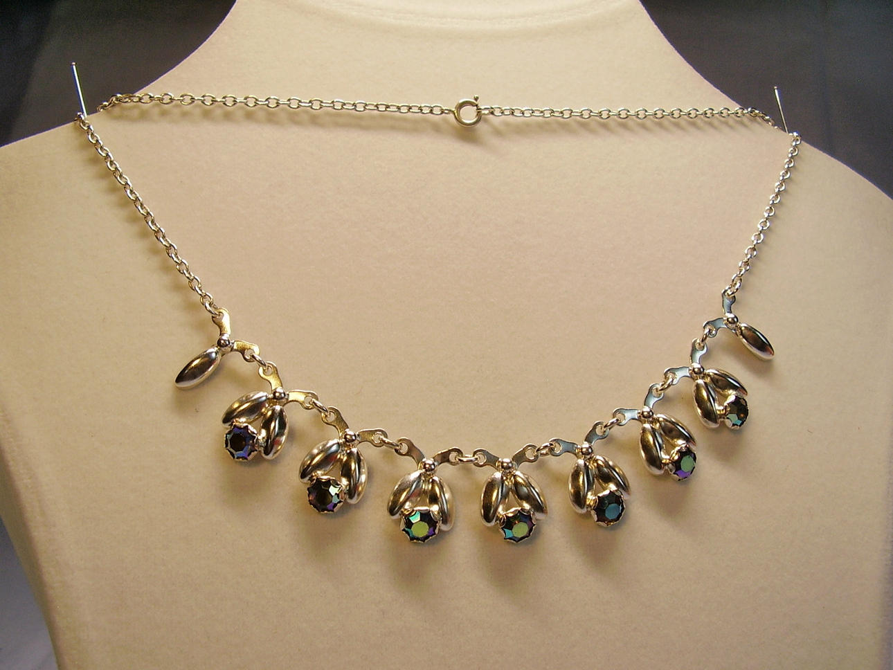 HERMANN SIERSBOL. Rheinkiesel Collier.