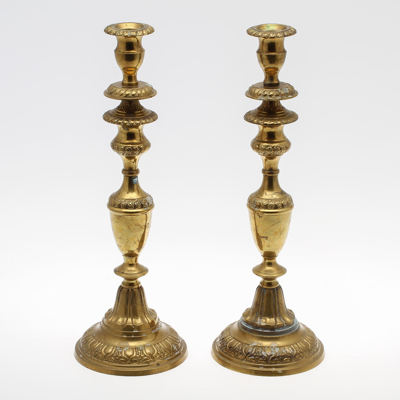 LJUSSTAKAR, ett par, samt VÄGGLAMPETTER, ett par, senempirstil, 1900-tal.