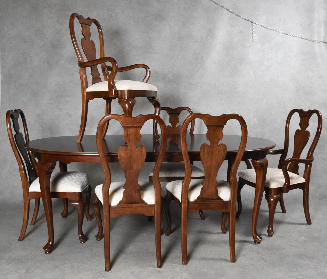 MUEBLES DE COMEDOR 7 piezas, estilo rococó.