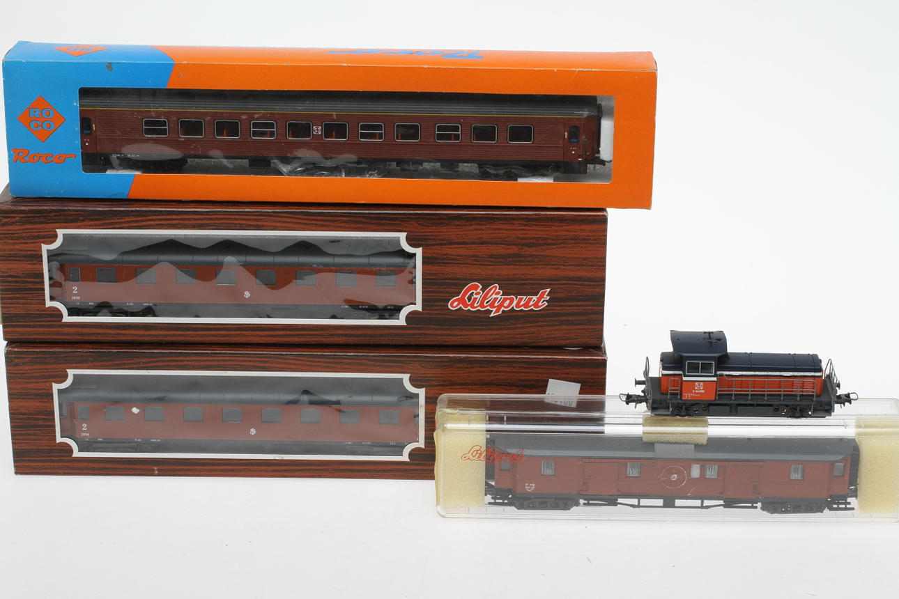 MODELLTÅG ROCO diesellok Z66 och vagn SJ A7 samt tre personvagnar Liliput.