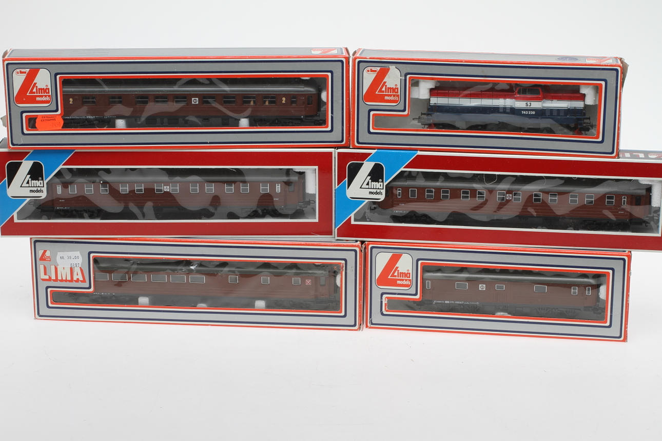MODELLTÅG LIMA SJ:s T43 220 och 5 svenska vagnar i originalkartonger.