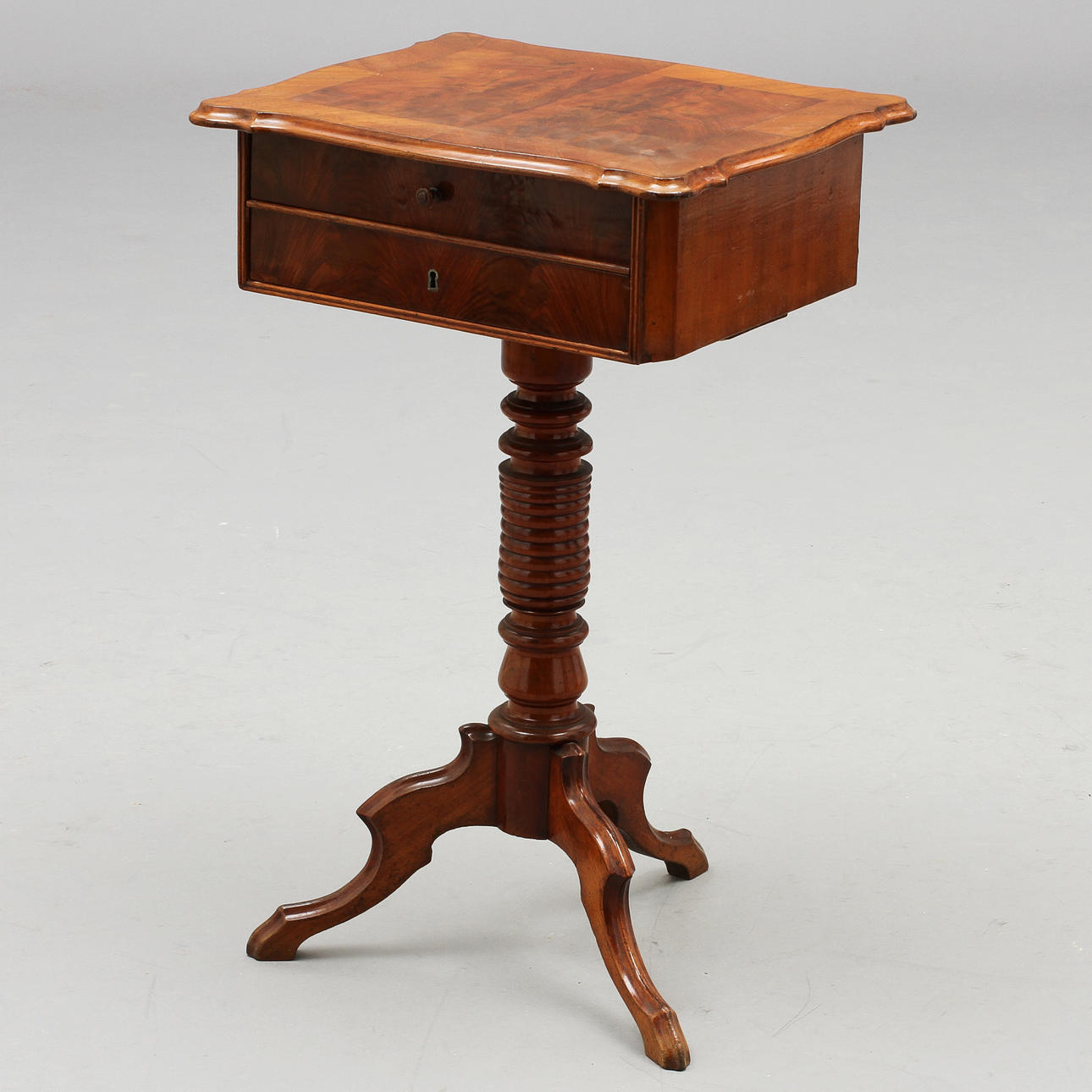 SYBORD, på pelarfot, 1900-tal.