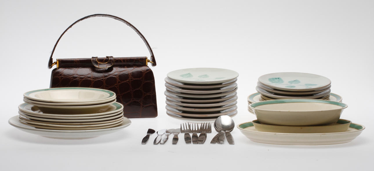 SERVISDELAR, BESTICK samt VÄSKA, 1900-tal.