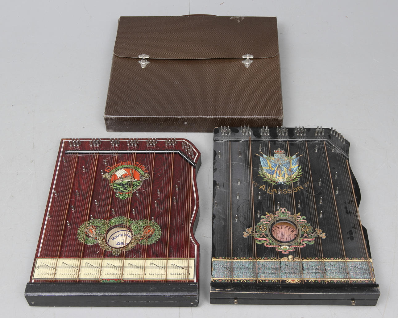 CITROR, 2 st, bland annat A Larsson Zittrafabrik Finspång, 1800/1900 tal.