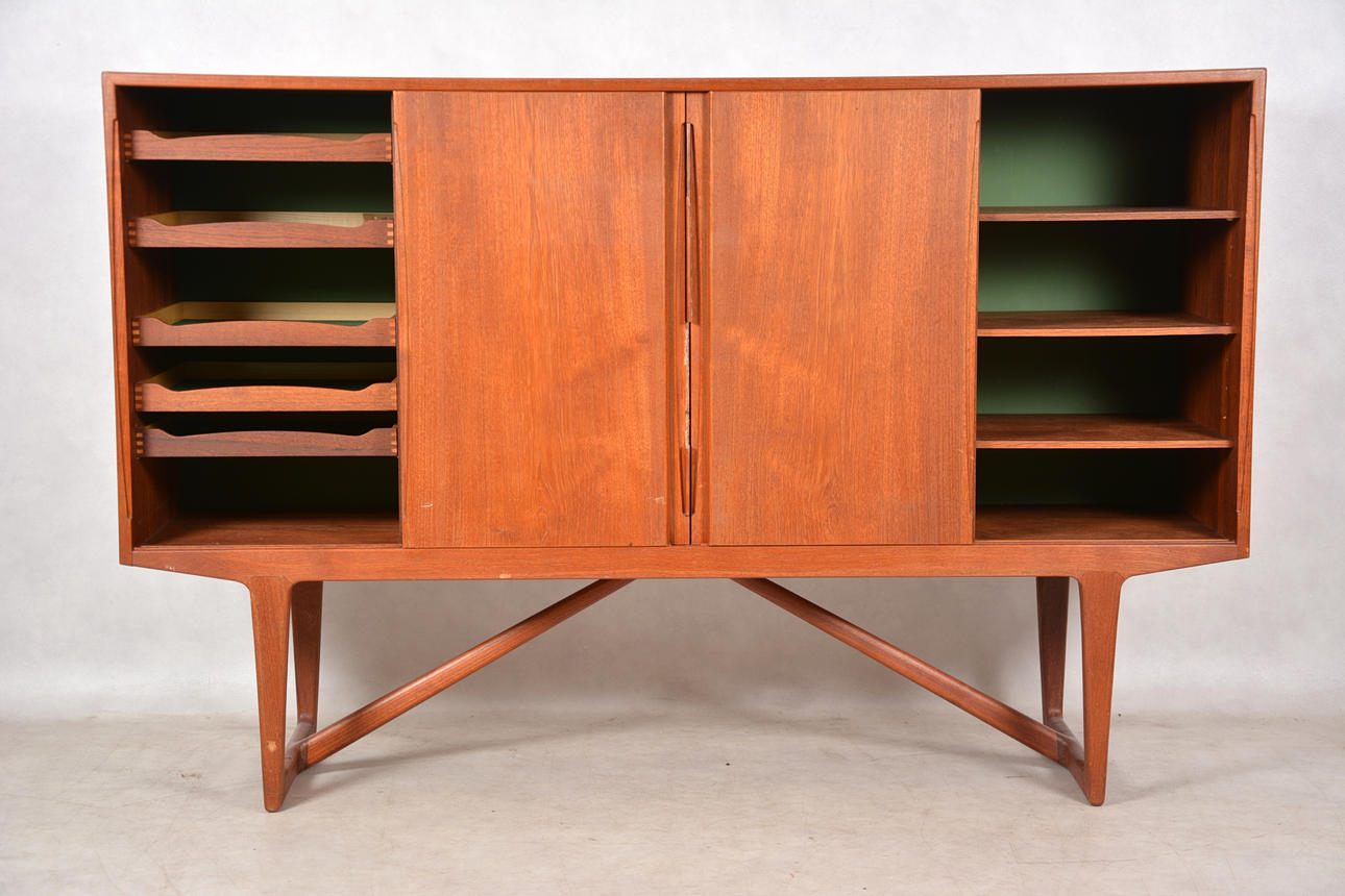 KURT ØSTERVIG. Skænk, teak, Brande Möbelfabrik, Danmark, 1950'erne.