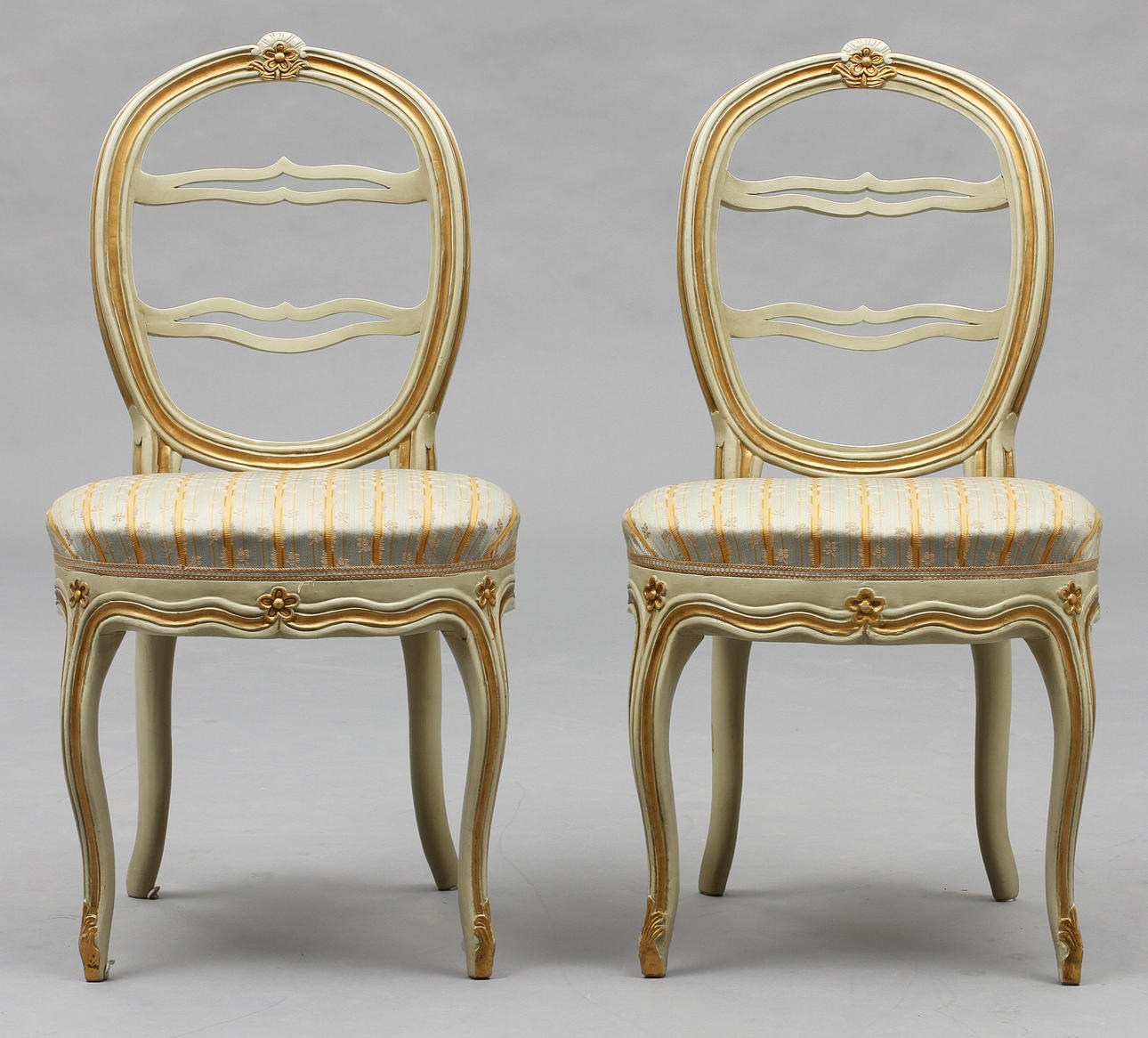 STOLAR, ett par, så kallade skrattstolar, rokoko, Lindome 1700-tal.