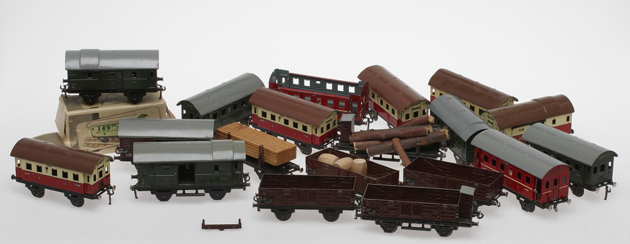 MODELLTÅG FLEISCHMANN 19 vagnar.