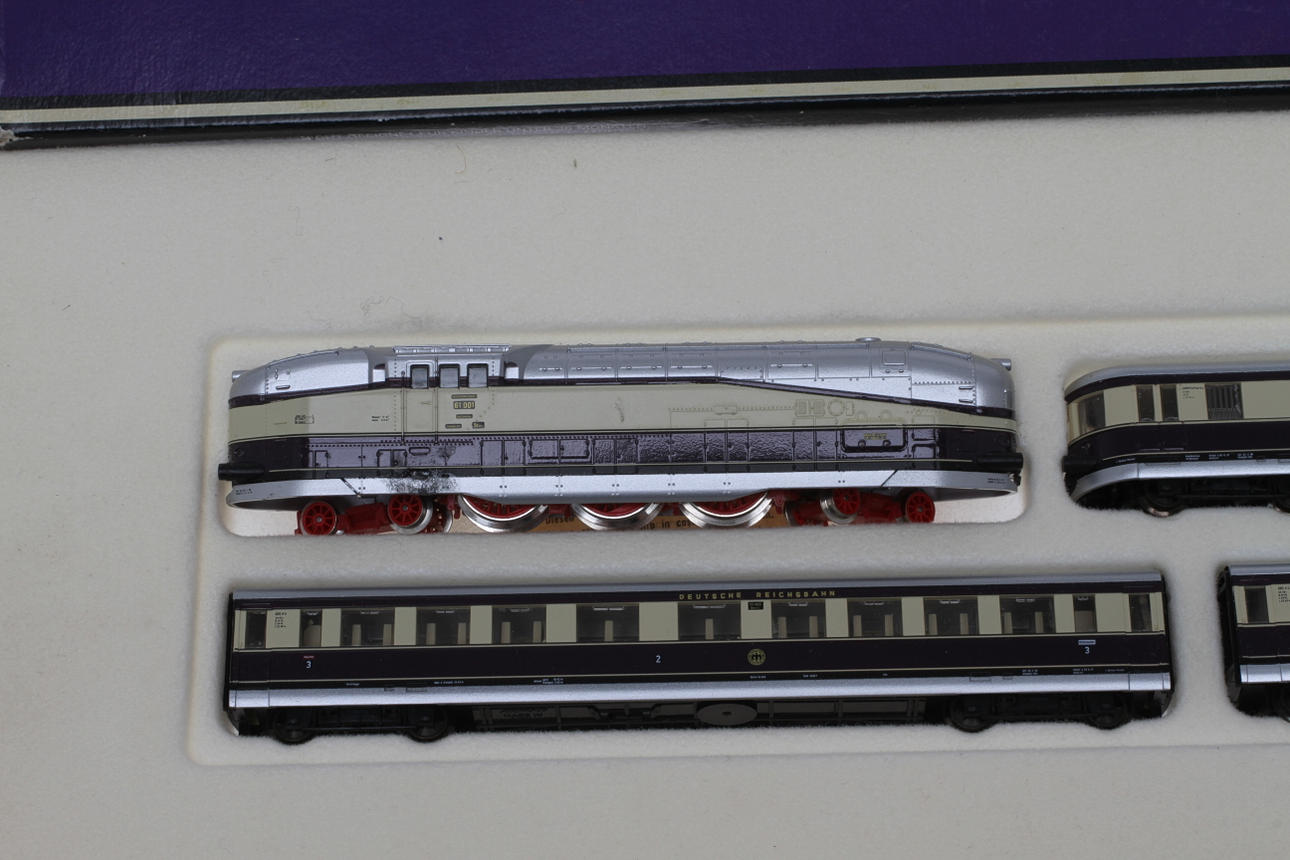 ARNOLD ドイツ帝国鉄道 HENSCHEL-WEGMANN-ZUG Nゲージ ARNOLD ドイツ帝国鉄道 HENSCHEL-WEGMANN-ZUG Nゲージ 模型