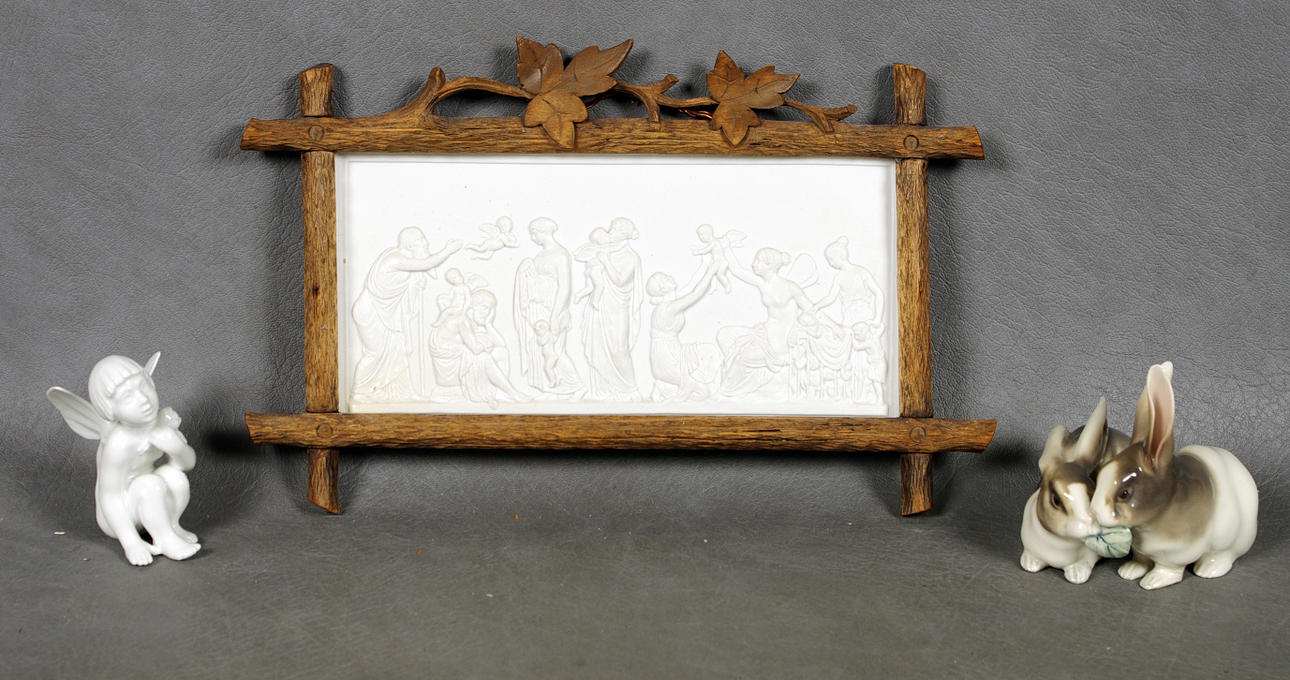 PORSLINSFIGURER SAMT PLAKETT, Bing & Gröndal samt Royal Copenhagen.