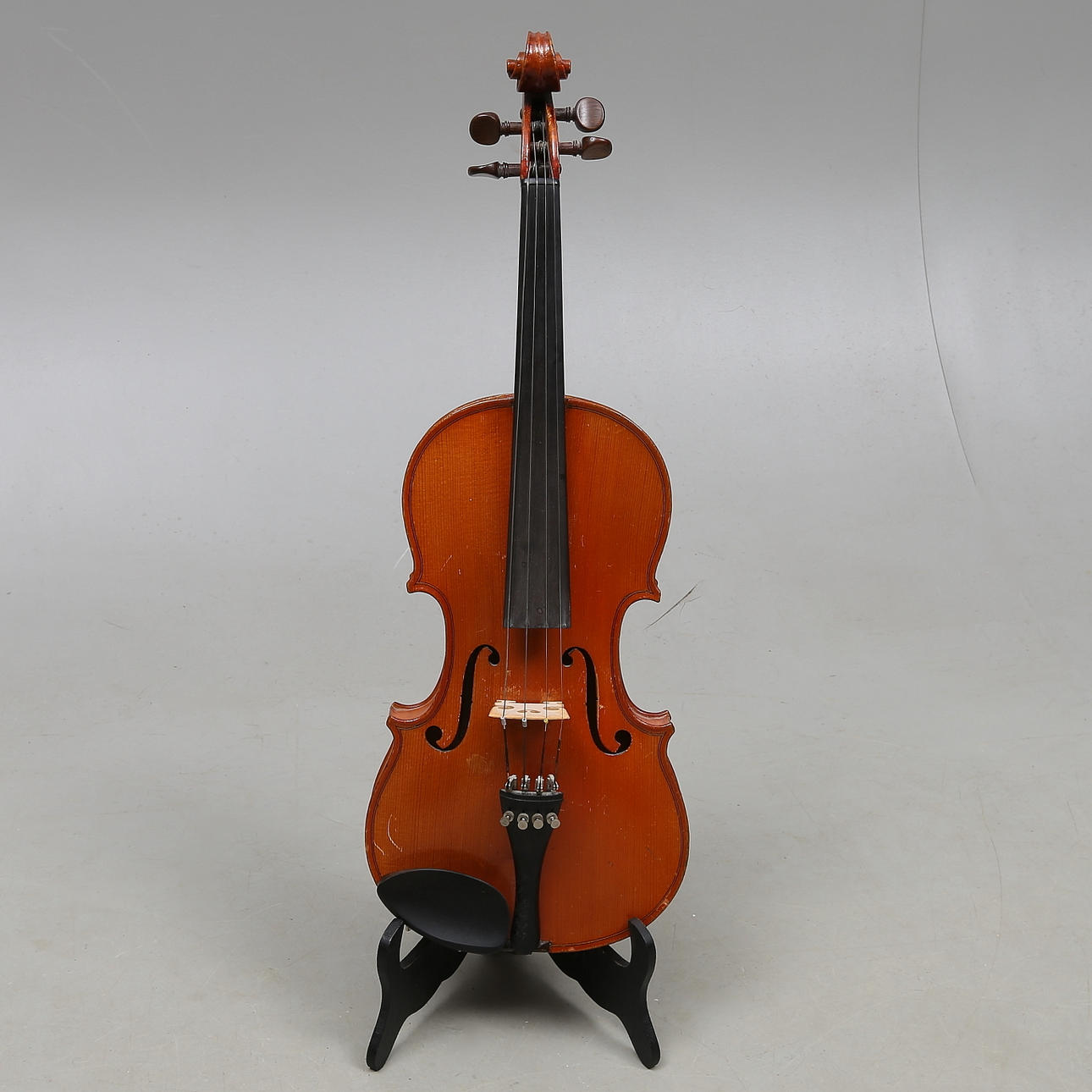 VIOLIN, F. Breton, 20th century.