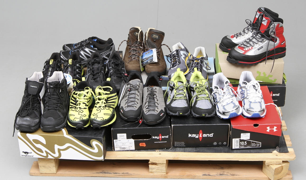 NYA SKOR, 11 par, herr, strl 44, bland annat Karhu samt Meindl med flera.