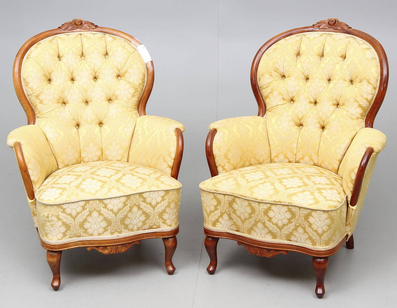 FÅTÖLJER ett par Nyrokokostil 1900-talets mitt.