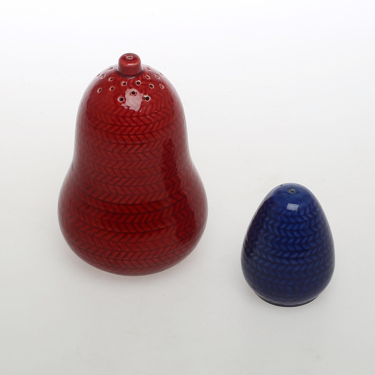 PEPPAR- och SOCKERSTRÖARE, porslin, "Blå Eld", Herta Bengtsson, Rörstrand.