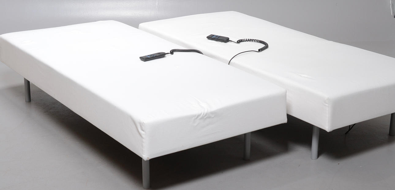 SÄNGBOTTNAR, elektriskt justerbara.