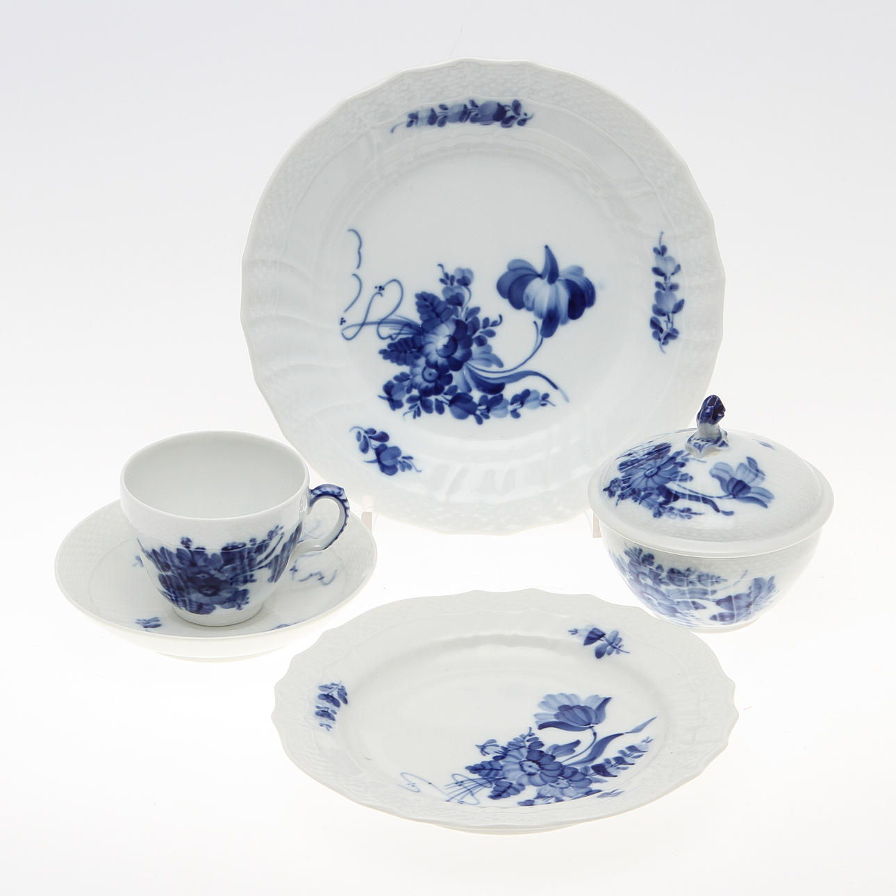 DELAR TILL SERVIS, 21 delar, "Blå Blomst", Royal Copenhagen.