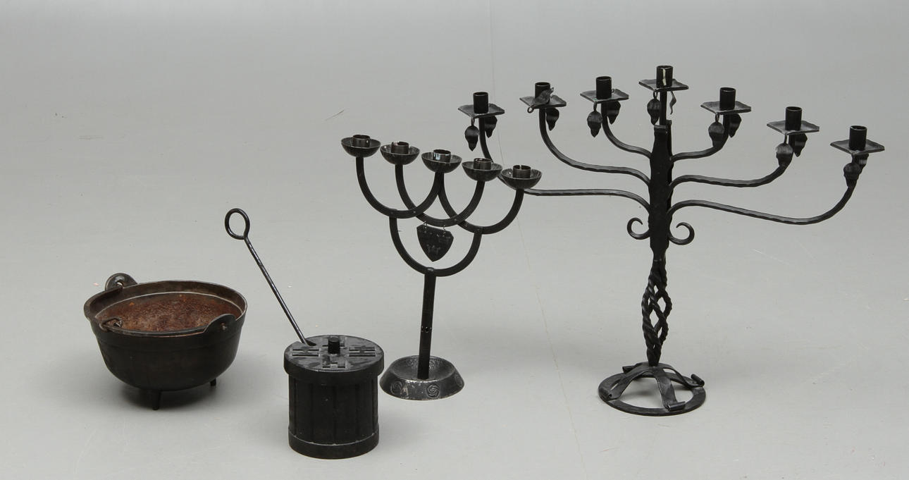 PARTI SMIDE/GJUTGODS, 4 delar, 1900-tal.