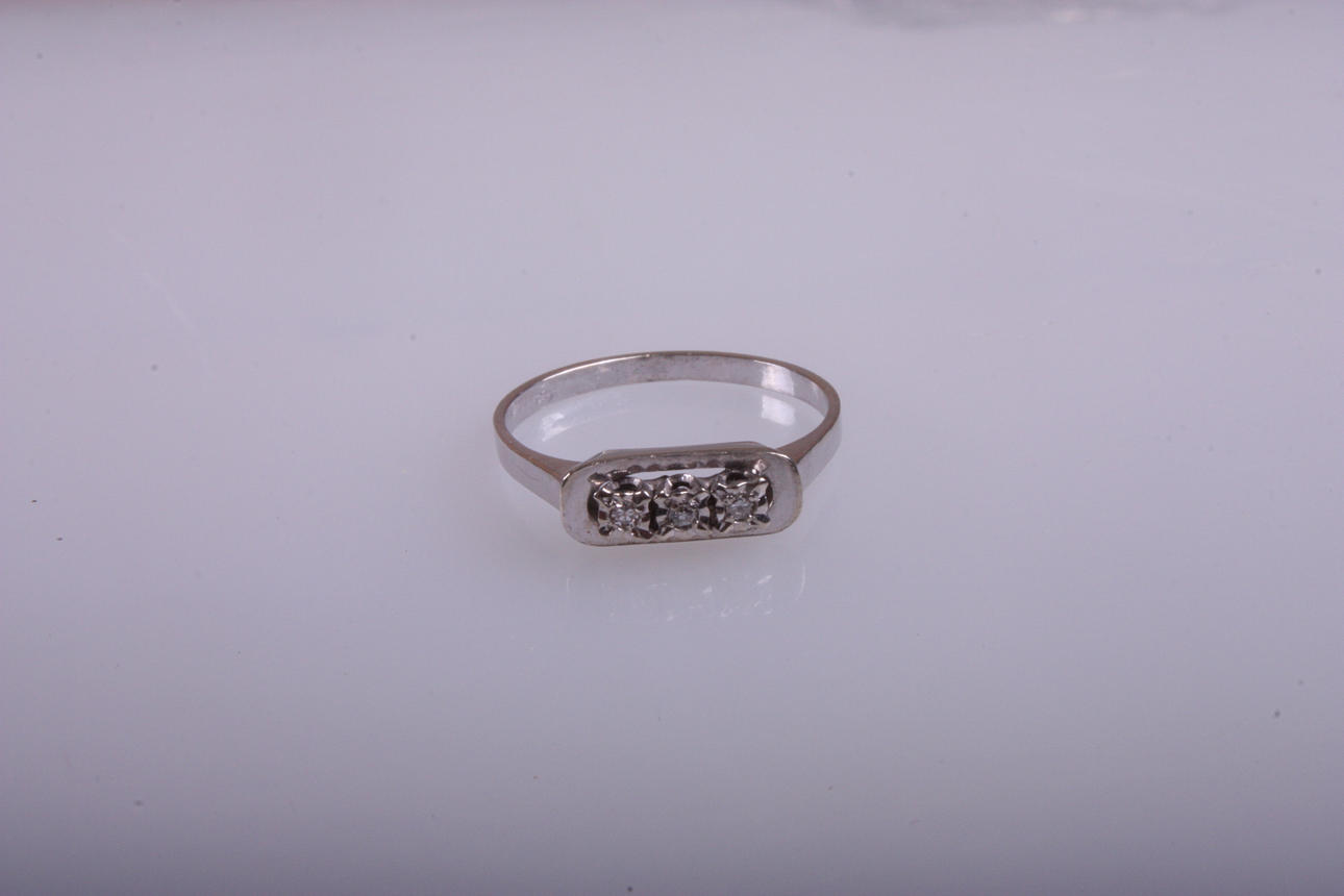 DIAMANTRING, Weißgold, 18 Karat, 3 Steine.