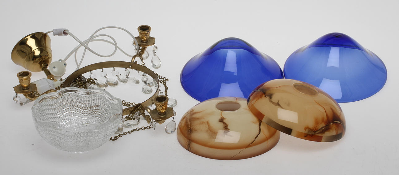 PARTI LAMPDELAR, 7 delar, bland annat blå kupor, 1900-talet.