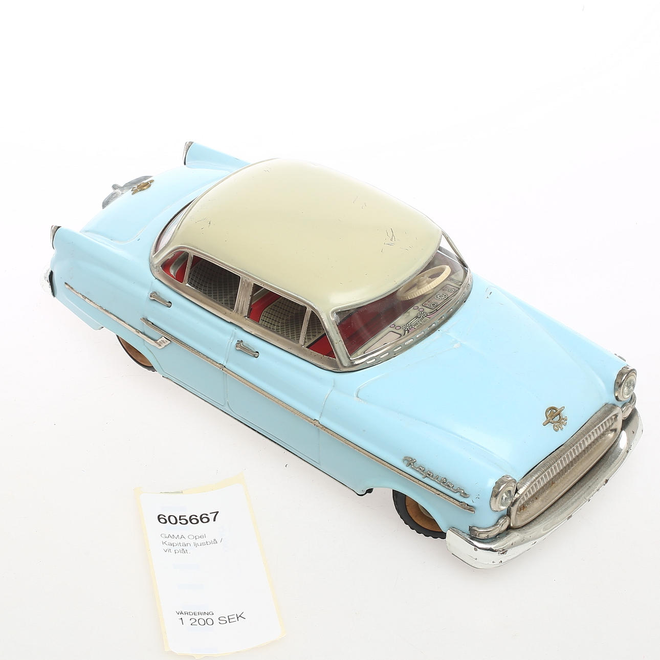 GAMA Opel Kapitän hellblau / weißes Kennzeichen.