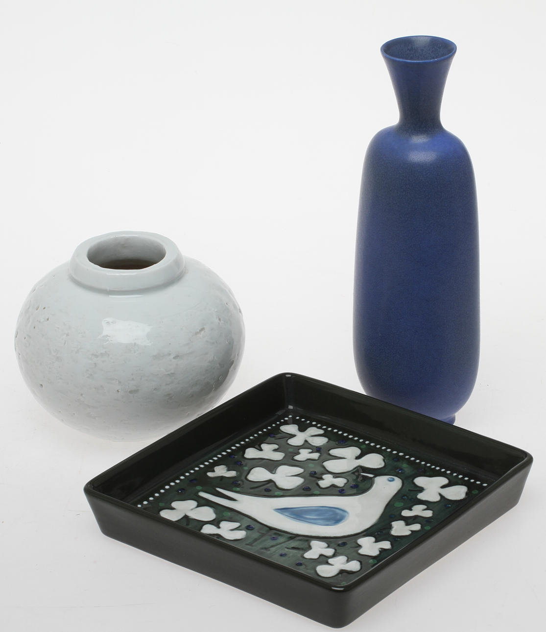 PARTI KERAMIK, 3 delar, däribland Sylvia Leuchovius Ateljé Rörstrand.