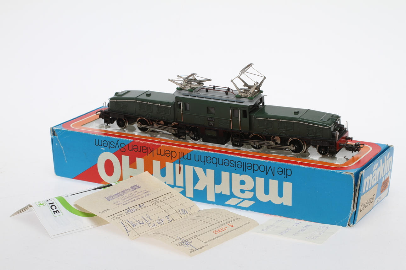 MODELLTÅG MÄRKLIN elektriskt lok 3015.11 "Krokodilen", metall, i originalkartong.