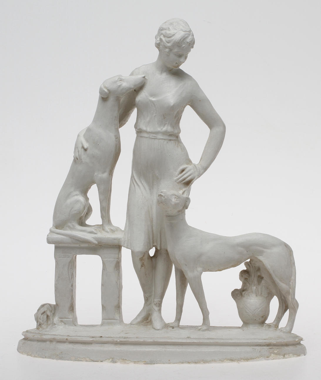 FIGURIN, Kvinna med hundar, gips, 1900-tal.