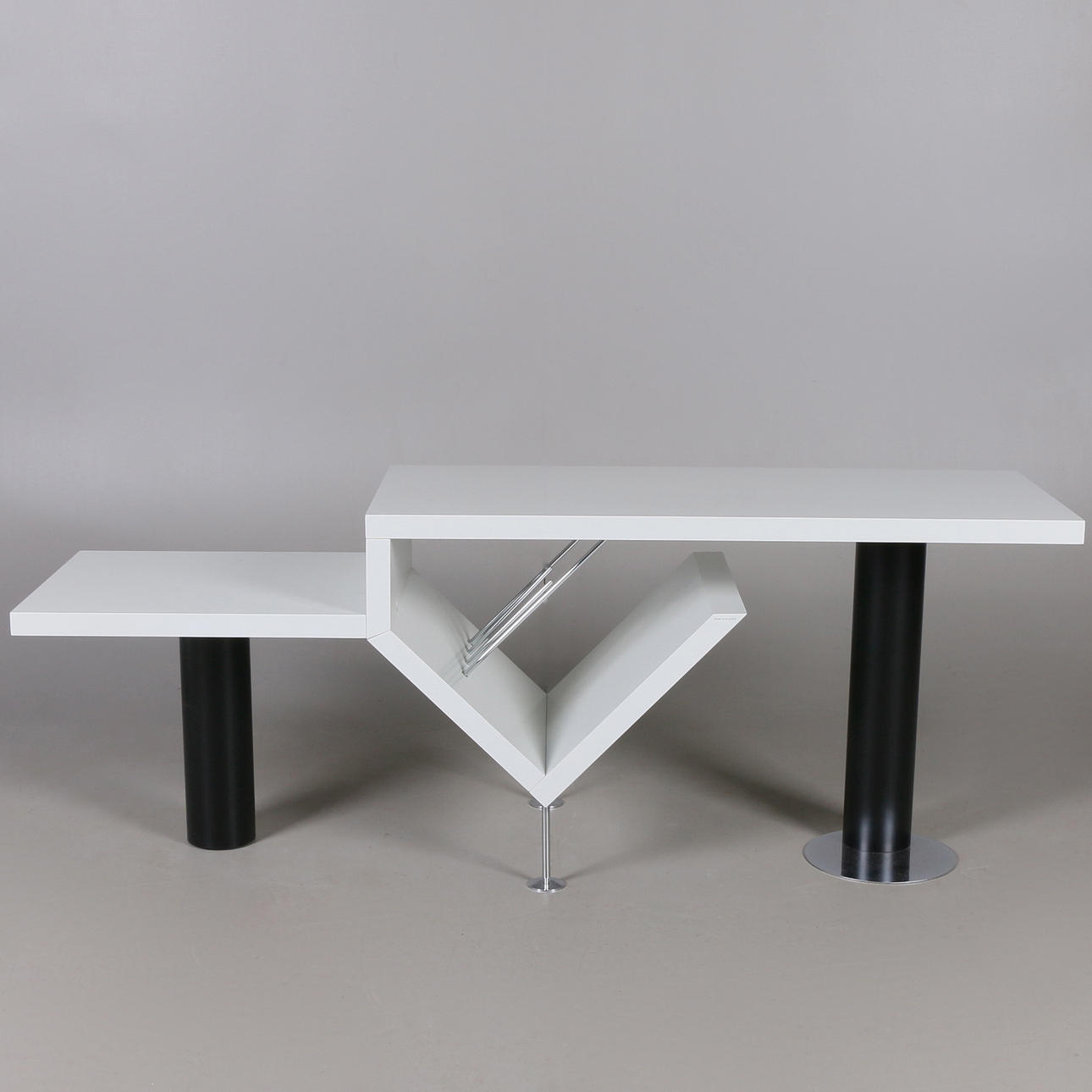 TV/STEREO BENCH, Bang Olufsen, 1900s.