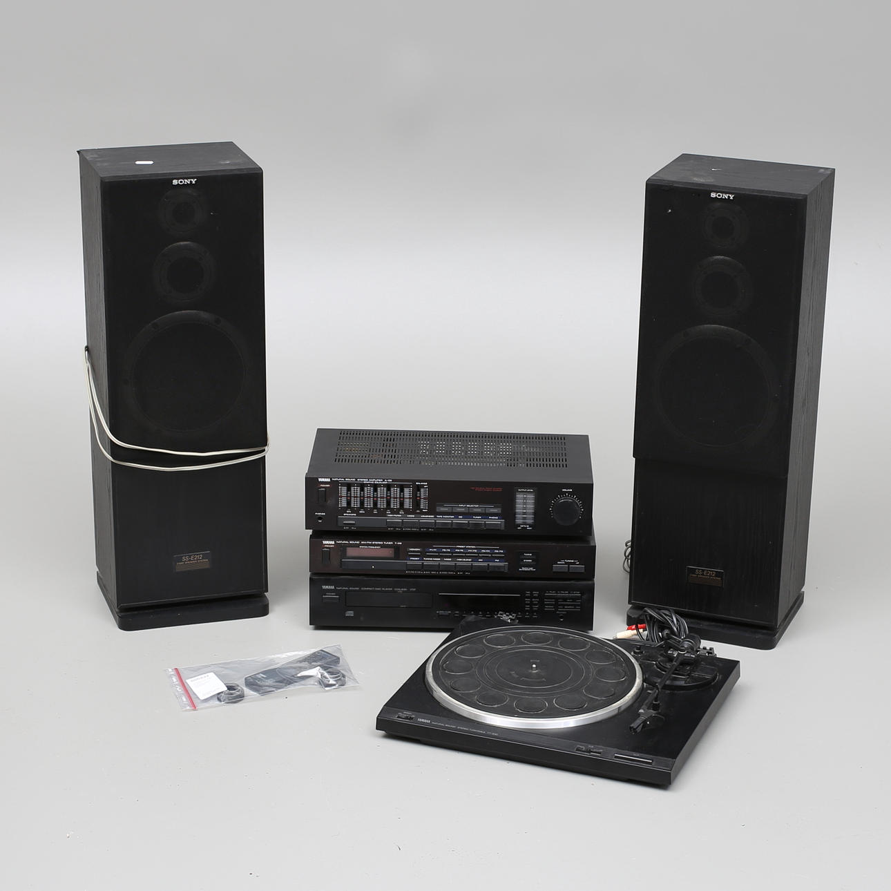 STEREOJÄRJESTELMÄ, Yamaha, Sony SS-E212.