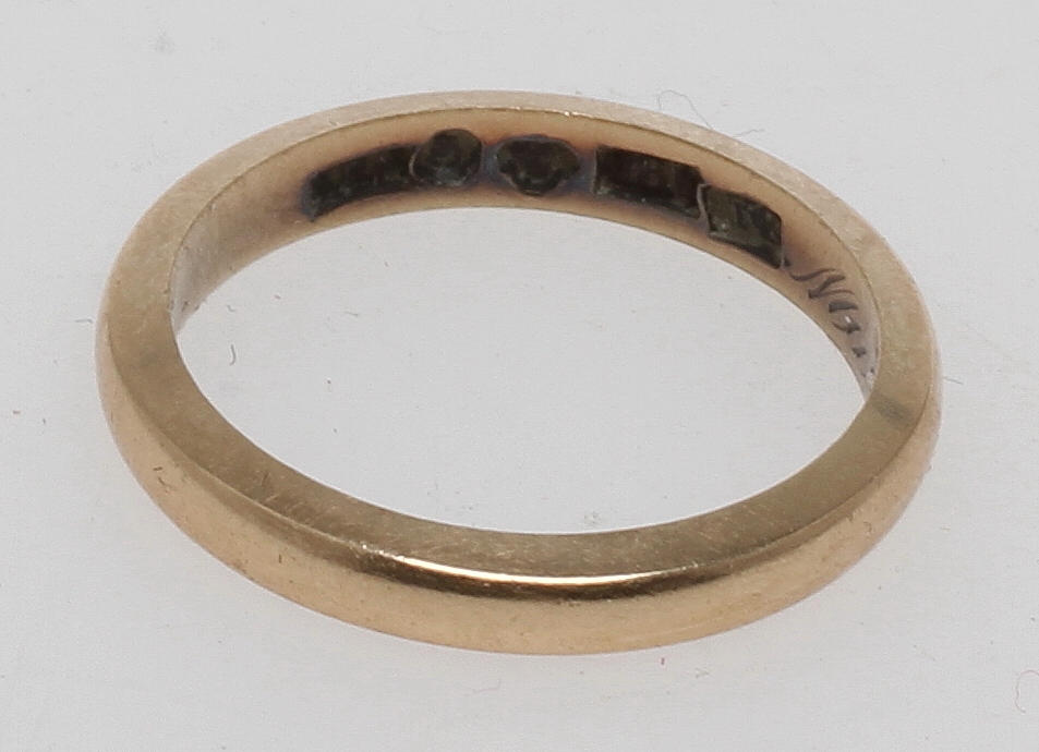 RING, 18k guld. Vikt 3,9 gram.