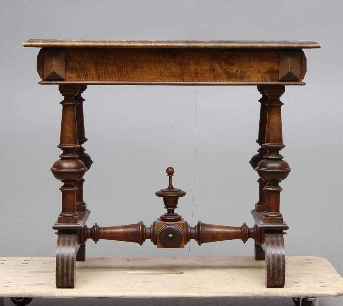 FÖNSTERBORD, Nyrennässans c:a 1900.