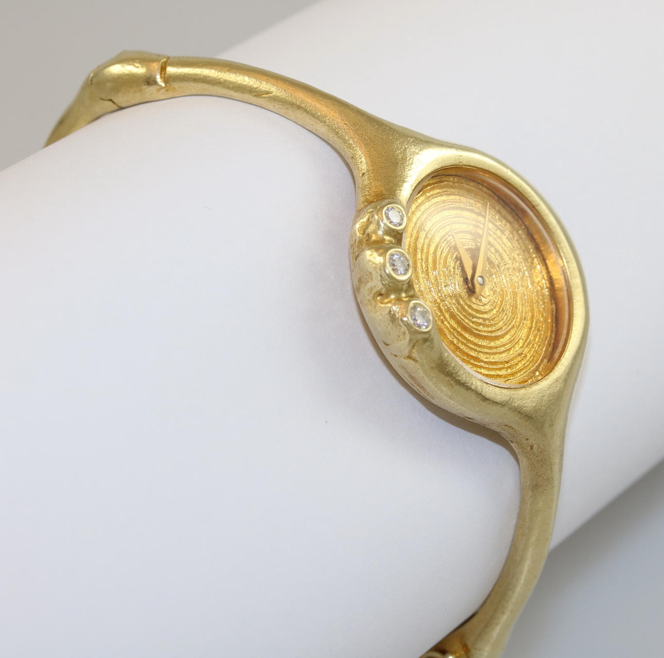 DESIGN KLOCKA, QUARTZ, 585 guld.