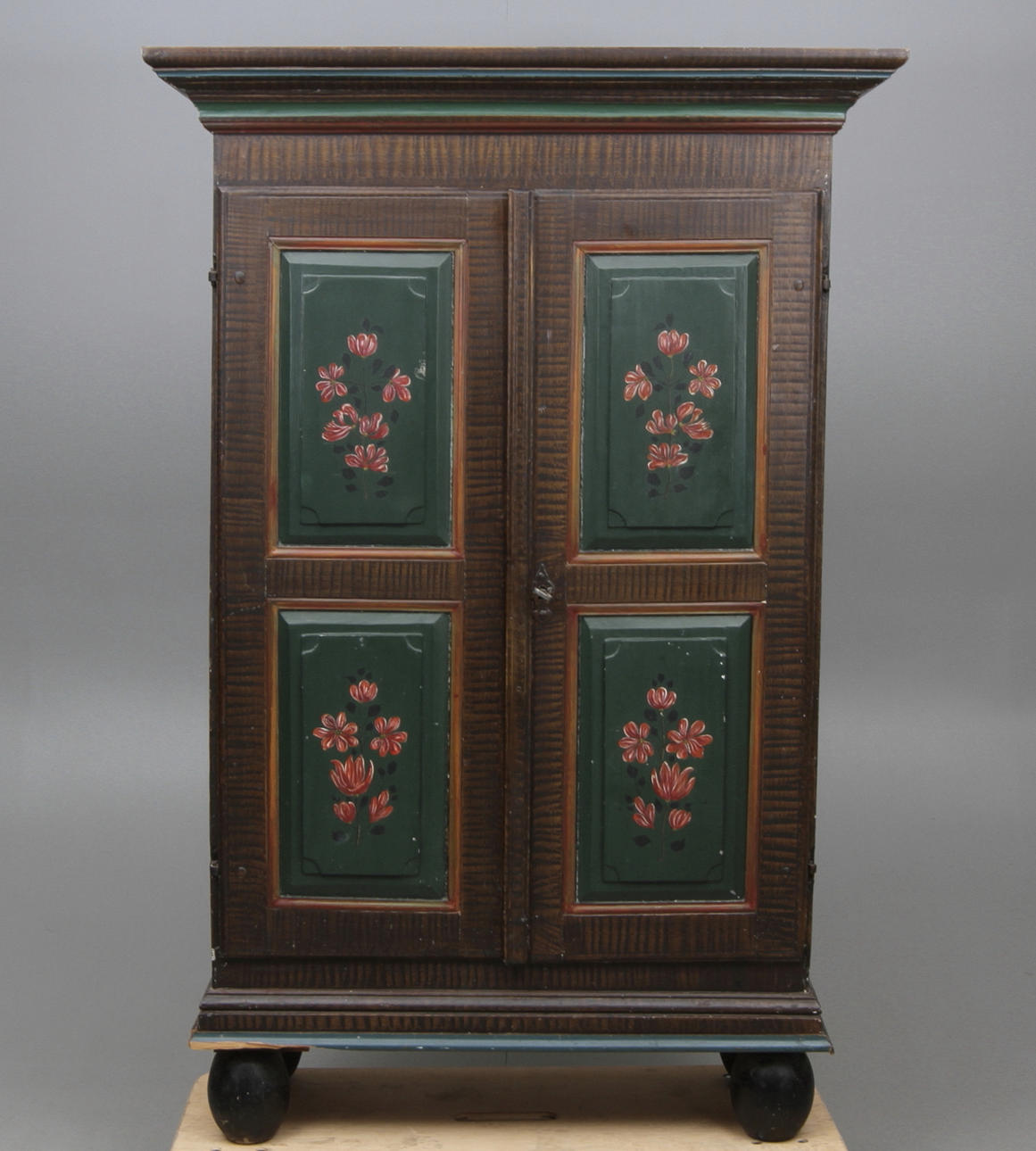 HÖGSKÅP, 1700-1800-tal.