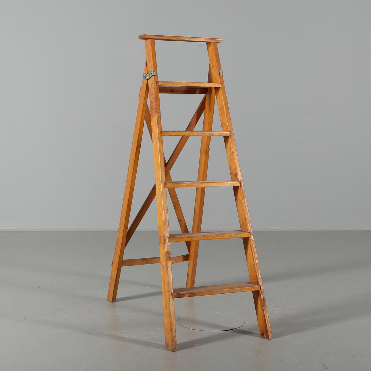 MALERLEITER aus Holz, faltbar 1900.