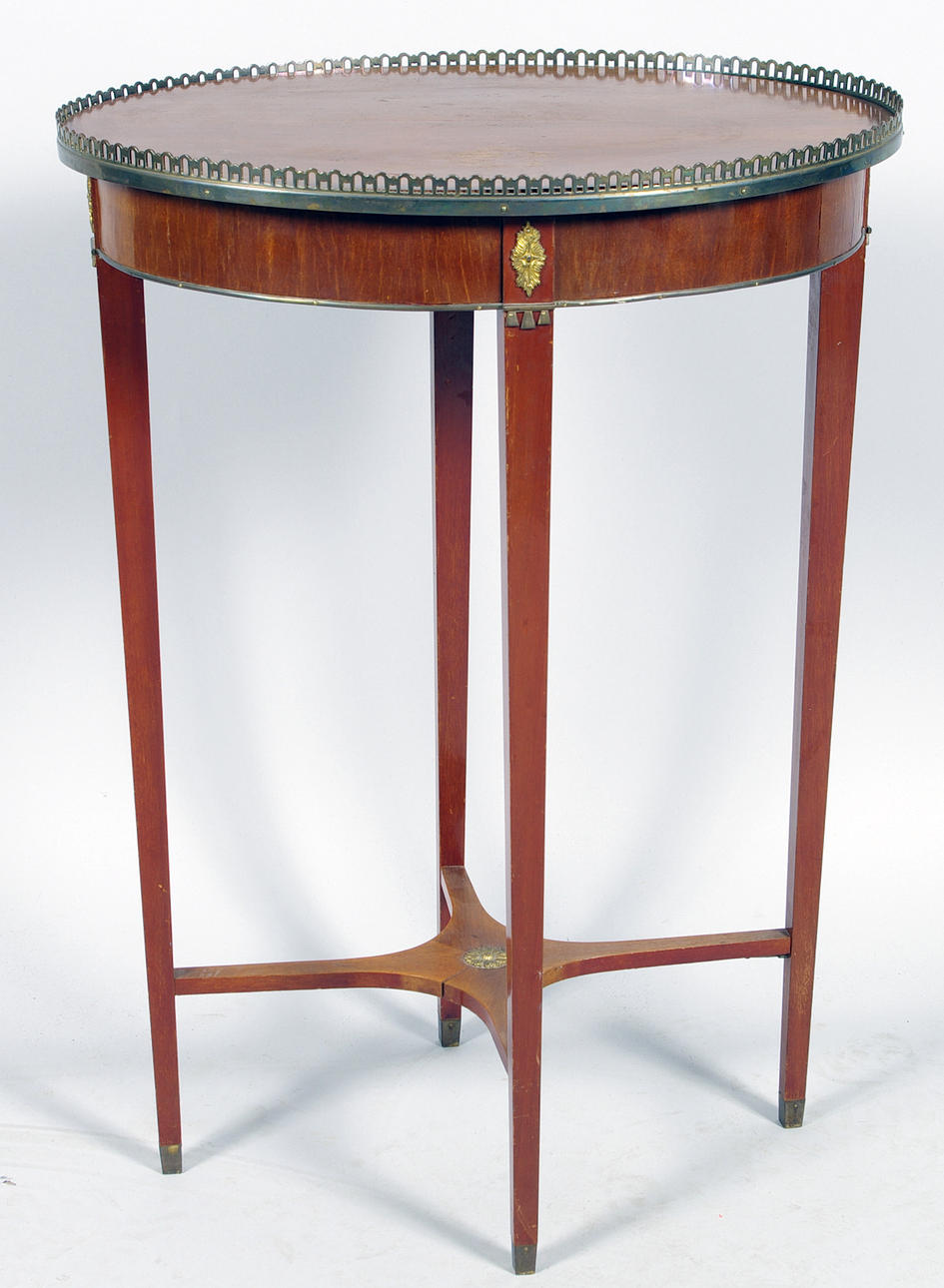 BORD, mahogny med bronssarg, 1900-tal.