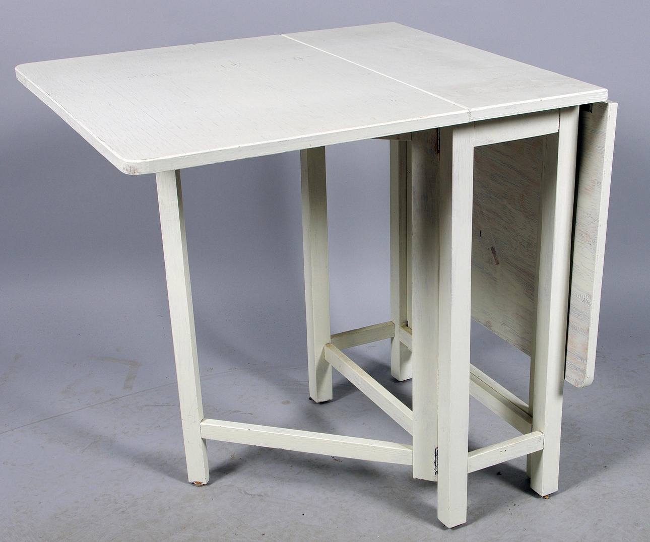 SLAGBORD, vitmålat, 1900-tal.