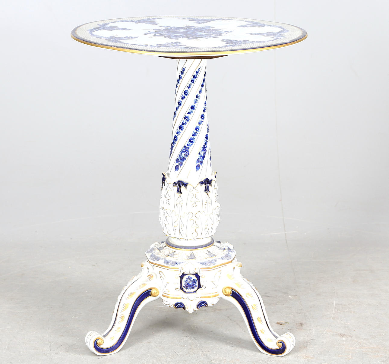 PILLAR TABLE, porcelain, 20th century.