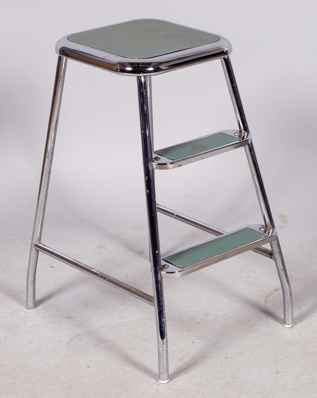 TRAPPALL, gröna fotsteg, metall.